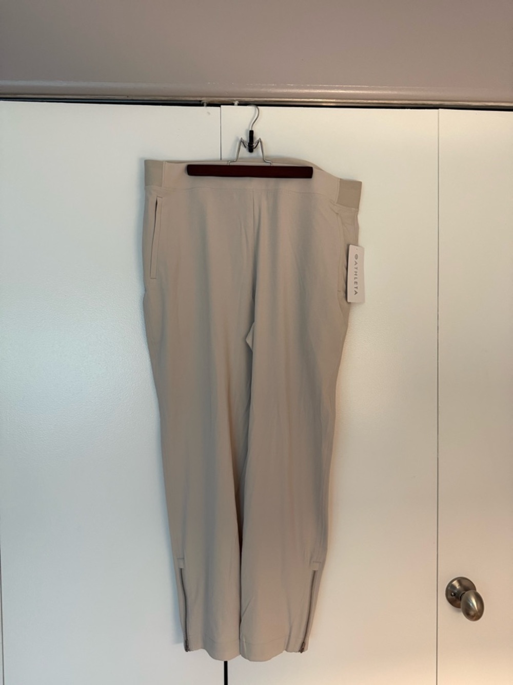 NWT Athleta Women's Cropped Ankle Pants in Light Beige